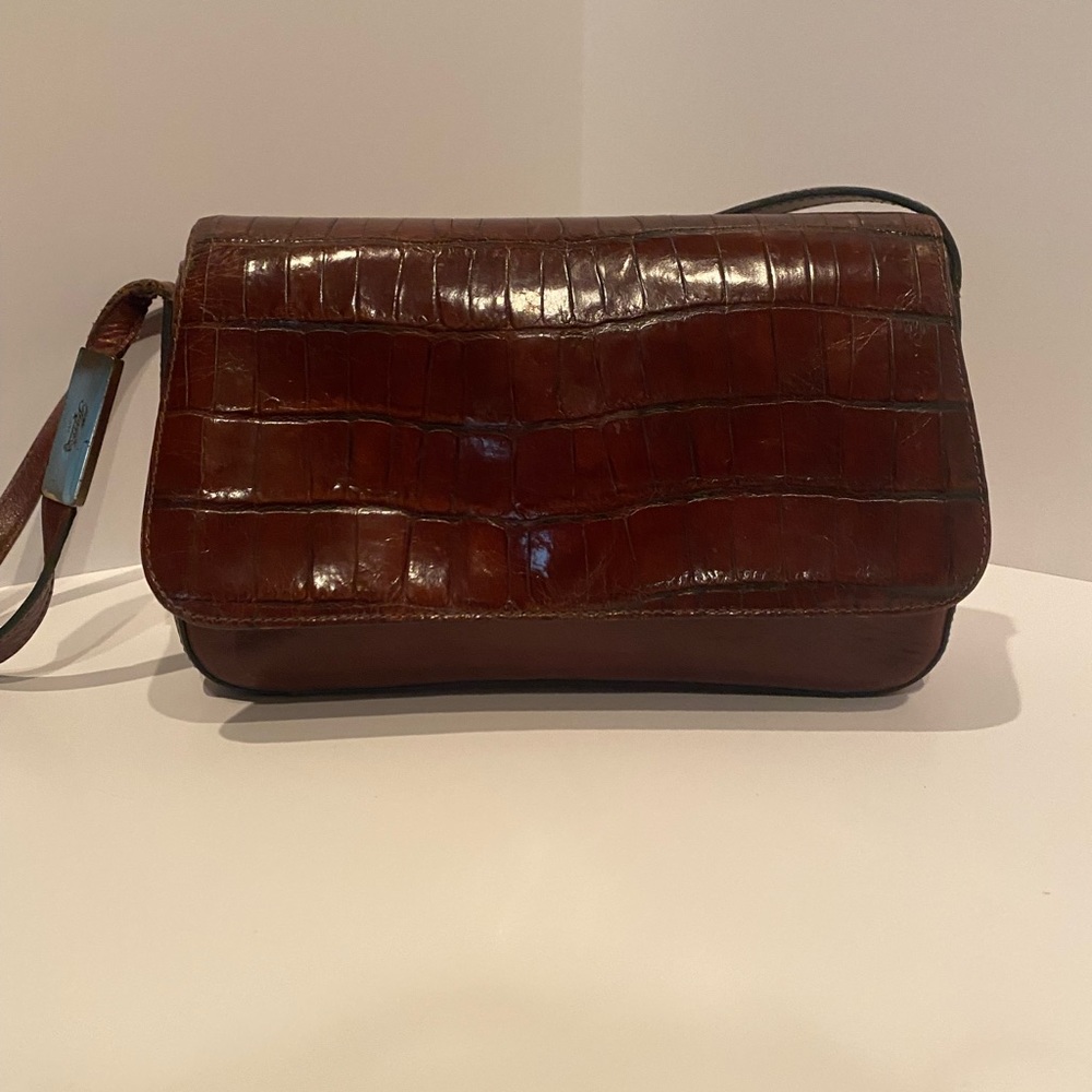 Fossil purse shoulder strap. Crocodile embossed leather. snap compartment back.